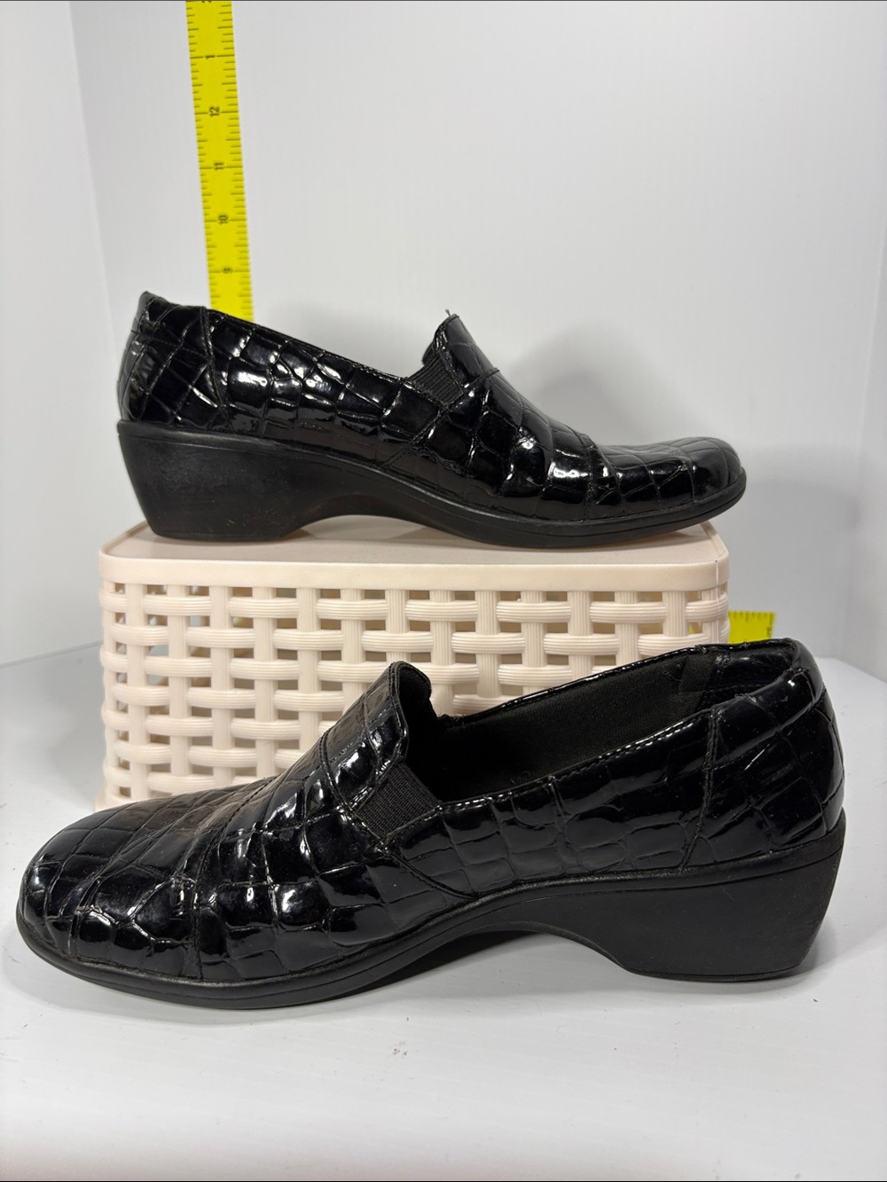 Clark’s 6 Women's Black Croc-Embossed Slip-On Wedge Loafers.‎ Box 27